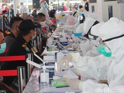 Ratusan Warga Surabaya Barat Ikut Rapid Tes Massal