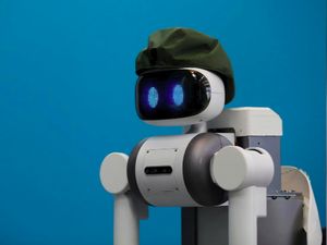 Jepang Bikin Ugo Robot Untuk Perangi Corona