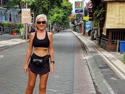 Tinggal di Bali, Model Inggris 62 Tahun Ini Masih Seksi & Banyak yang Naksir