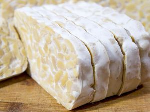 Makan Tempe Mentah ala dr Zaidul Akbar, Dicocol Madu Makin Kaya Nutrisi Makan Tempe Mentah ala dr Zaidul Akbar, Dicocol Madu Makin Kaya Nutrisi