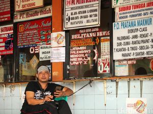 Terminal Kalideres Belum Dibuka, Calon Penumpang Gigit Jari