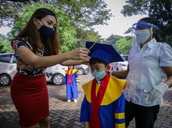 Spirit Inovasi: Sekolah Online Sampai Wisuda Drive Thru