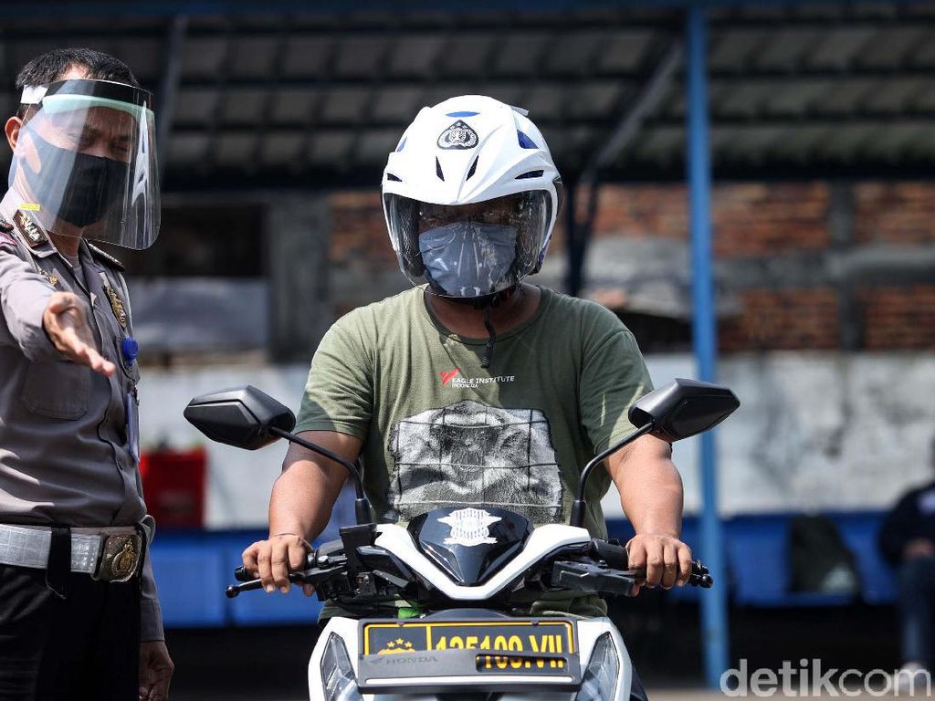 Penjelasan Korlantas soal Bikin SIM Harus Vaksin COVID-19 di Bengkulu Penjelasan Korlantas soal Bikin SIM Harus Vaksin COVID-19 di Bengkulu
