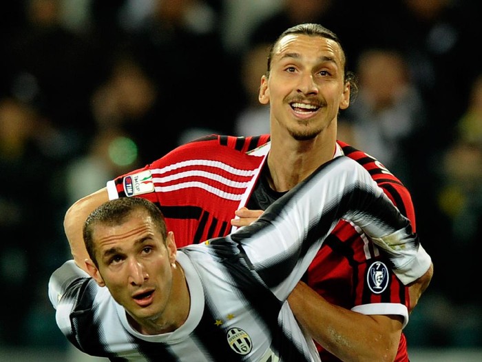 TURIN, ITALY - MARCH 20:  Giorgio Chiellini (L) of Juventus FC and Zlatan Ibrahimovic of AC Milan during the Tim Cup match between Juventus FC and AC Milan at Juventus Arena on March 20, 2012 in Turin, Italy.  (Photo by Claudio Villa/Getty Images)