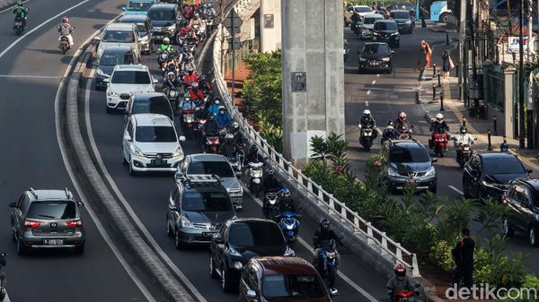 Cipulir Arah Pakubuwono Padat Merayap