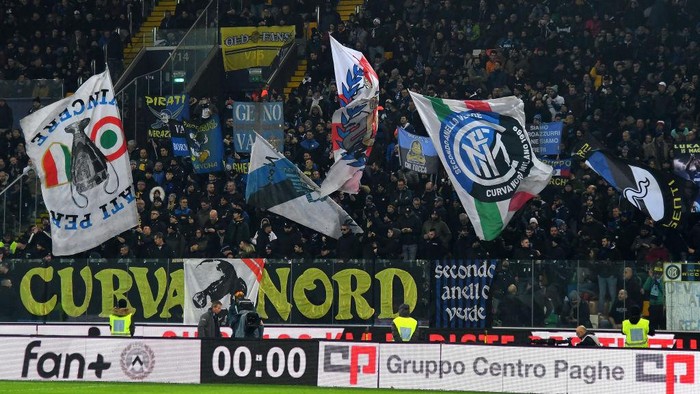 UDINE, ITALY - FEBRUARY 02:FC Internazionale  fans show their support  during the Serie A match between Udinese Calcio and  FC Internazionale at Stadio Friuli on February 2, 2020 in Udine, Italy.  (Photo by Alessandro Sabattini/Getty Images)