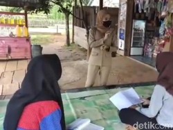 Tak Tersentuh Internet, Guru di Konawe Utara Sultra Datangi Siswa