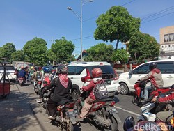 Transisi New Normal, Jalanan Kota Surabaya Mulai Perang Klakson