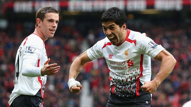 MANCHESTER, ENGLAND - MARCH 16:  Luis Suarez of Liverpool celebrates scoring his team's third goal with team-mate Jordan Henderson (L) during the Barclays Premier League match between Manchester United and Liverpool at Old Trafford on March 16, 2014 in Manchester, England.  (Photo by Alex Livesey/Getty Images)
