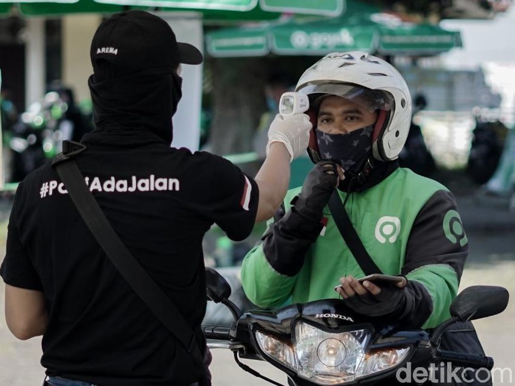 Ini Kata Gojek soal Ojol Surabaya yang Dimakamkan Tanpa Protokol COVID-19 Ini Kata Gojek soal Ojol Surabaya yang Dimakamkan Tanpa Protokol COVID-19