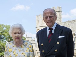 Arti Bahasa Tubuh Ratu Elizabeth & Pangeran Philip Setelah 73 Tahun Menikah
