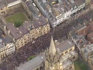 Patung Tokoh Perbudakan di Inggris Diturunkan