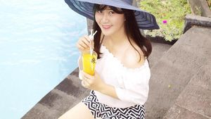 Kenalan Sama Yossy Kartika, Penjual Gorengan Cantik dan Model dari Yogya
