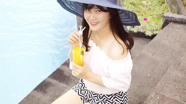 Kenalan Sama Yossy Kartika, Penjual Gorengan Cantik dan Model dari Yogya