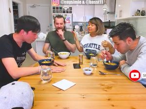 Cicip Seblak Habanero, Wajah Cowok Taiwan Ini Jadi Merah Banget!