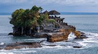 Pesona Tanah Lot Bali, Mitosnya Bisa Bikin Putus Cinta