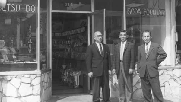 Toko Mochi Legendaris Ini Usianya 117 Tahun dan Tak Pernah Tutup