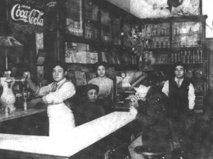 5 Tempat Makan Ini Eksis Sejak 100 Tahun Lalu hingga Hari Ini