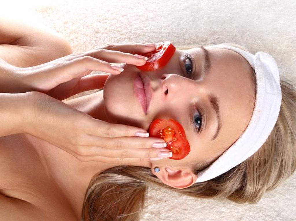 Manfaat Masker Tomat untuk Wajah, Bikin Glowing dan Mulus!