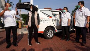 Toyota Donasikan Ambulans ke Pemda Karawang