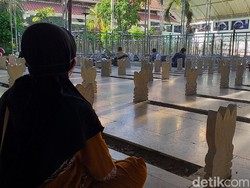 Wisata Religi Sunan Ampel Sudah Dibuka, Tapi Masih Sepi Peziarah