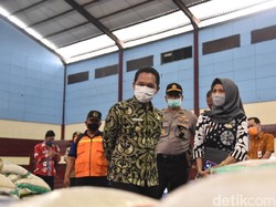 Bantuan Beras untuk 63 Ribu KK di Lumajang Disalurkan