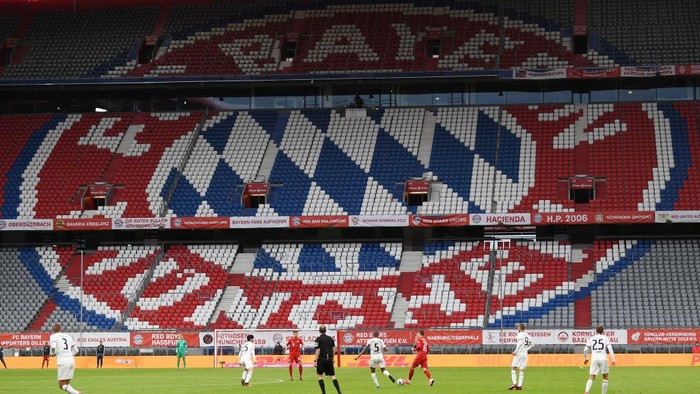 MUNICH, GERMANY - MAY 23: General view inside the stadium during the Bundesliga match between FC Bayern Muenchen and Eintracht Frankfurt at Allianz Arena on May 23, 2020 in Munich, Germany. (Photo by Andreas Gebert/Pool via Getty Images)