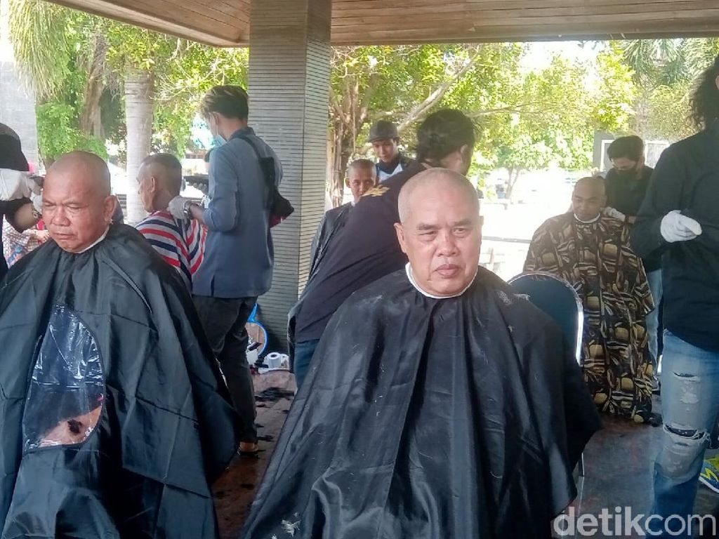 Spirit New Normal Jateng: Cukur Gundul Rayakan Nihil Corona di Kebumen