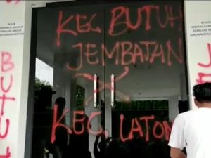 Tuntut Perbaikan Jembatan Putus, Demo Warga di DPRD Konawe Ricuh