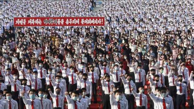North Korean students stage a rally to denounce South Korea following that defectors and other activists in South Korea flew anti-Pyongyang leaflets over the border, at the Pyongyang Youth Park Open-air Theatre in Pyongyang, Saturday, June 6, 2020. The letters say: Let us burn away the traitors' group that precipitate their self destruction.(AP Photo/Jon Chol Jin)