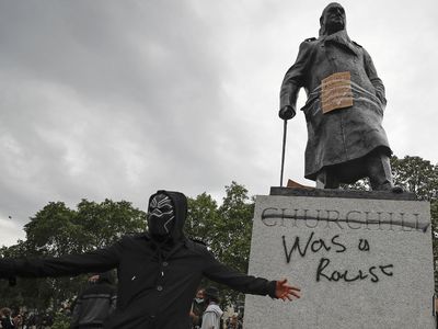 Deretan Patung Ini Jadi Sasaran Vandalisme Demonstran George Floyd