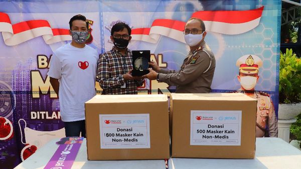 Donasi 2.000 Masker untuk Warga Terdampak Corona