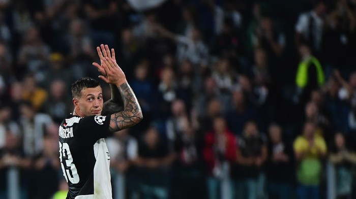 TURIN, ITALY - OCTOBER 01:  Federico Bernardeschi of FC Juventus leaves the field during the UEFA Champions League group D match between Juventus and Bayer Leverkusen at Juventus Arena on October 1, 2019 in Turin, Italy.  (Photo by Pier Marco Tacca/Getty Images)
