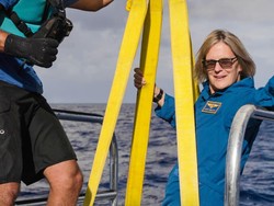 Wanita Ini Terbang ke Antariksa dan Menyelam ke Palung Bumi!