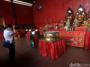 Klenteng Petak Sembilan Kembali Dibuka di Masa PSBB Transisi Klenteng Petak Sembilan Kembali Dibuka di Masa PSBB Transisi