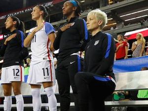 PSSI-nya AS Bolehkan Pemain Berlutut Saat Nyanyikan Lagu Kebangsaan