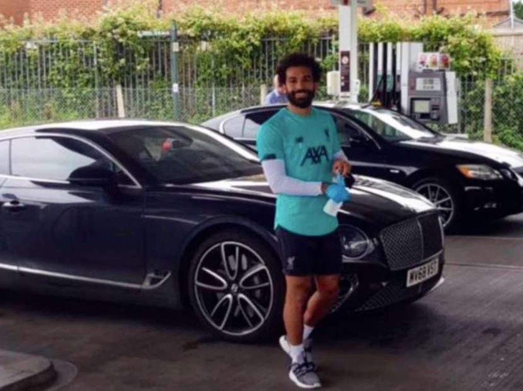 Mohamed Salah Bagi-bagi Bensin Gratis di SPBU Mohamed Salah Bagi-bagi Bensin Gratis di SPBU