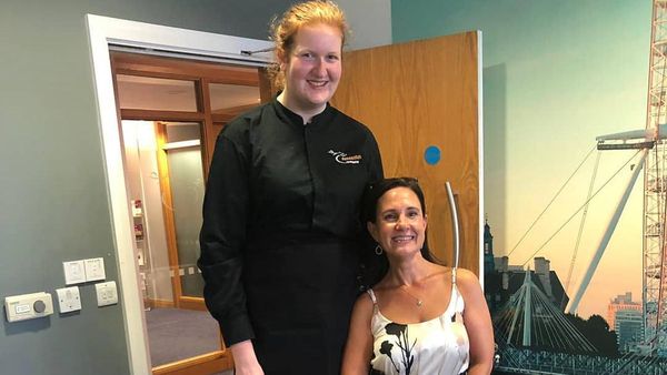 Wanita Di-bully karena Tinggi Badan 2 Meter Kini Sukses Jadi Model