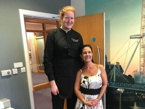 Wanita Di-bully karena Tinggi Badan 2 Meter Kini Sukses Jadi Model