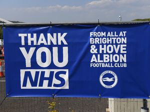 Salut! Liga Inggris Dibuka dengan Penghormatan buat Petugas Medis