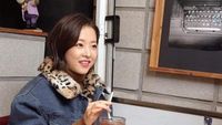 Pose Imut Park Bo Young Saat Makan, Pantas Dikira Masih Anak-anak
