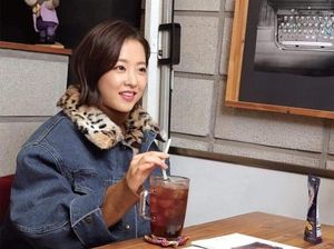 Pose Imut Park Bo Young Saat Makan, Pantas Dikira Masih Anak-anak