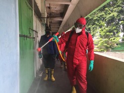 14 Pedagang Positif Corona, Pasar Kerbau Jakpus Disemprot Disinfektan