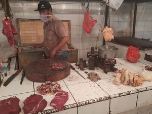 Pedagang Pasrah Pasar Perumnas Klender Ditutup Akibat 20 Kasus Corona Pedagang Pasrah Pasar Perumnas Klender Ditutup Akibat 20 Kasus Corona