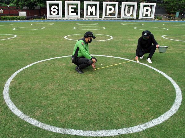 Lingkaran untuk Jaga Jarak di Taman Sempur