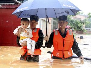 China Dilanda Banjir, Trump Rilis Buku Mewarnai yang Jadi Bahan Lelucon