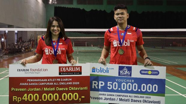 Praveen Jordan/Melati Daeva Oktavianti Praveen Jordan/Melati Daeva diguyur bonus total Rp450 juta atas prestasinya meraih juara All England 2020.Dok: PBSI