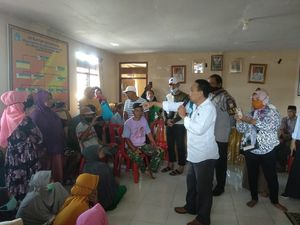 Bansos Corona Tak Tepat Sasaran, Puluhan Warga Geruduk Kantor DPRD Bone