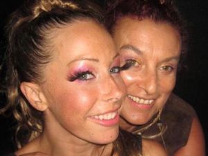 Nenek Ini Masih Laku Jadi Model Seksi, Penghasilannya Rp 23 Juta Sebulan