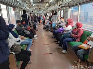 Respons Penumpang KRL soal Wajib Pakai Jaket atau Pakaian Lengan Panjang Respons Penumpang KRL soal Wajib Pakai Jaket atau Pakaian Lengan Panjang